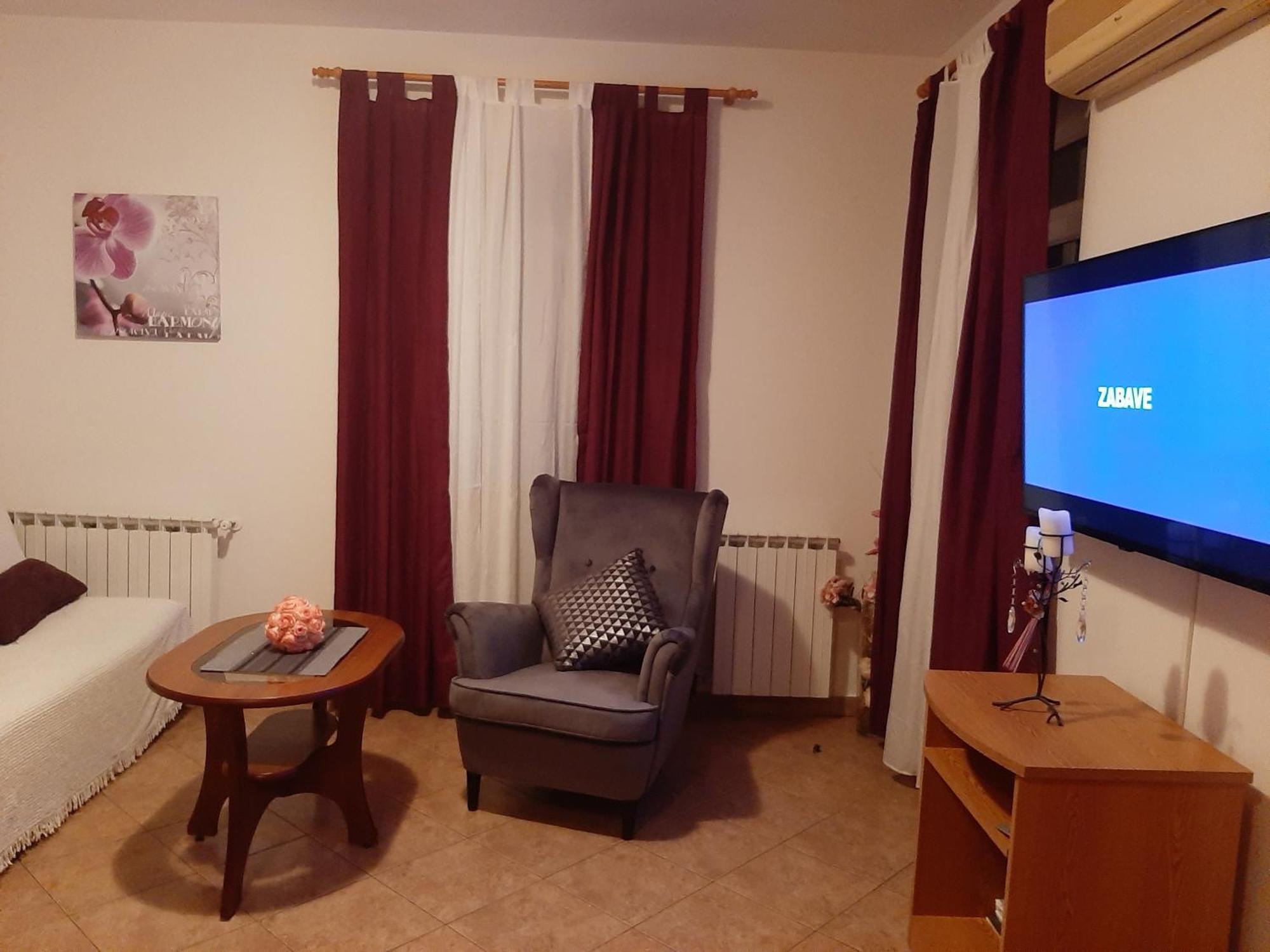 Family Apartments Suzi Ровинь Экстерьер фото