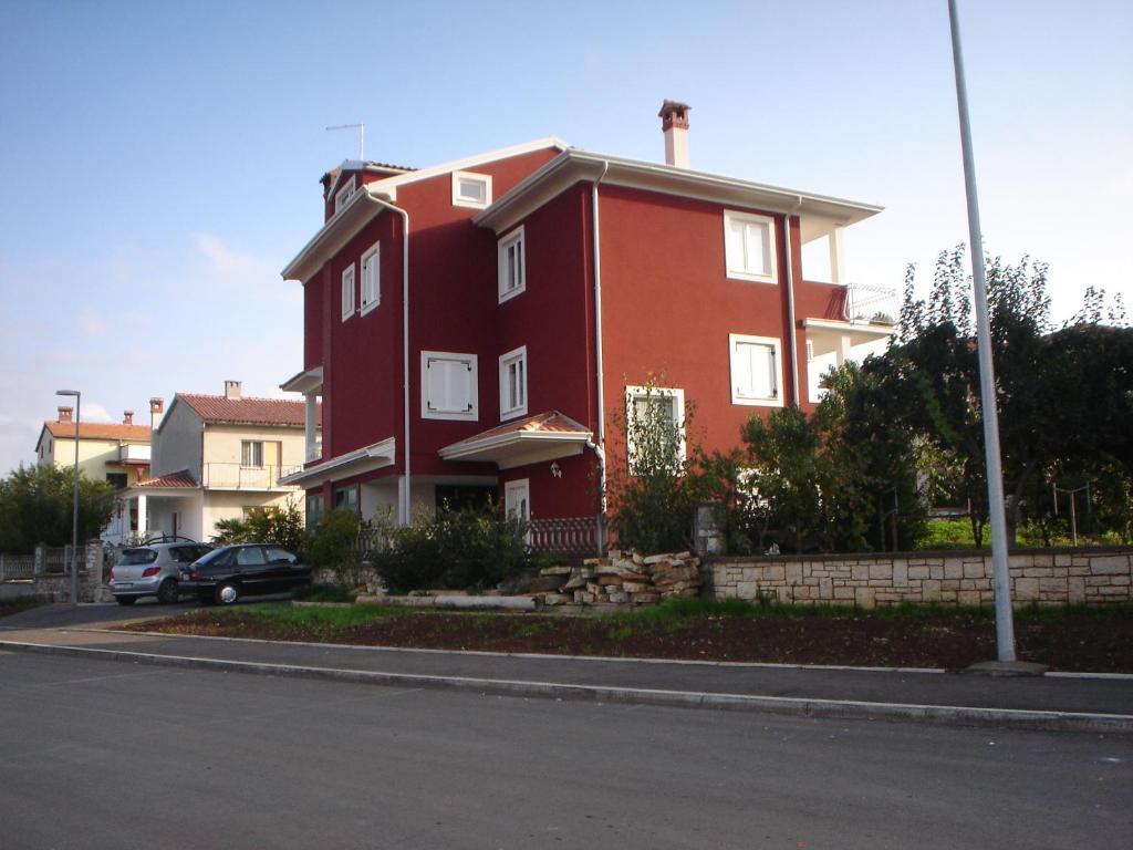 Family Apartments Suzi Ровинь Экстерьер фото