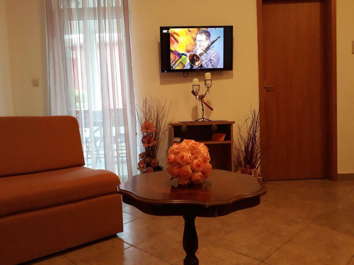 Family Apartments Suzi Ровинь Экстерьер фото