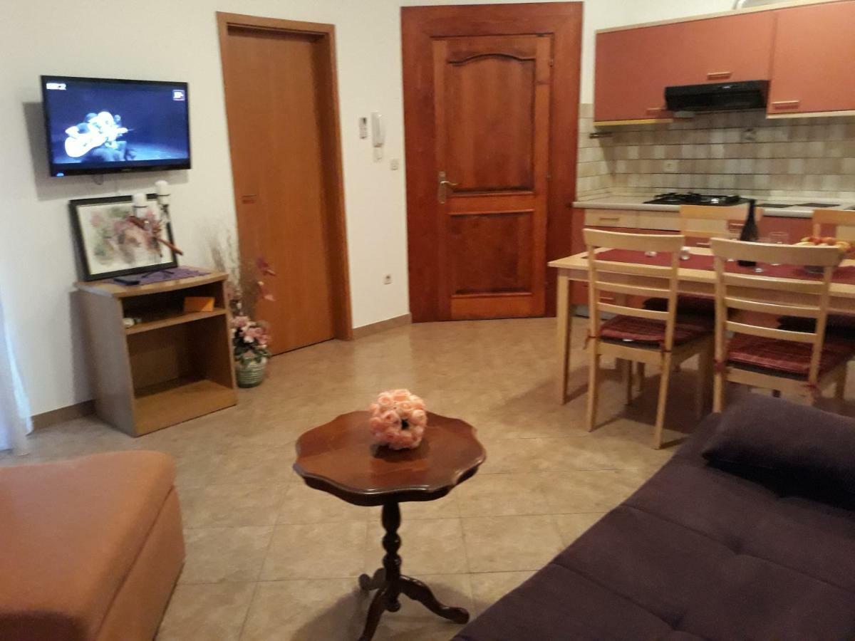 Family Apartments Suzi Ровинь Экстерьер фото
